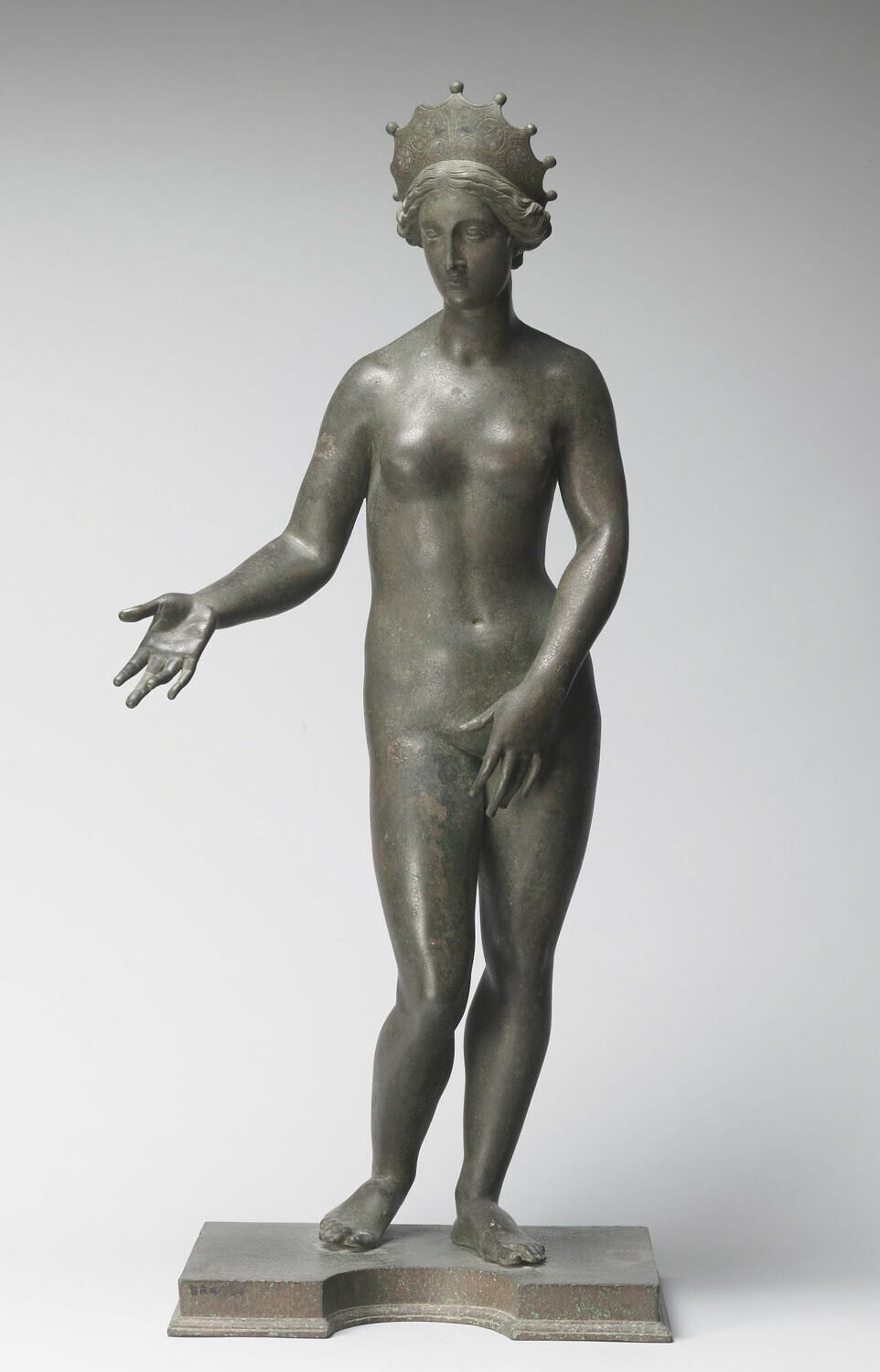 Front view of the Venus bronze of Sidon