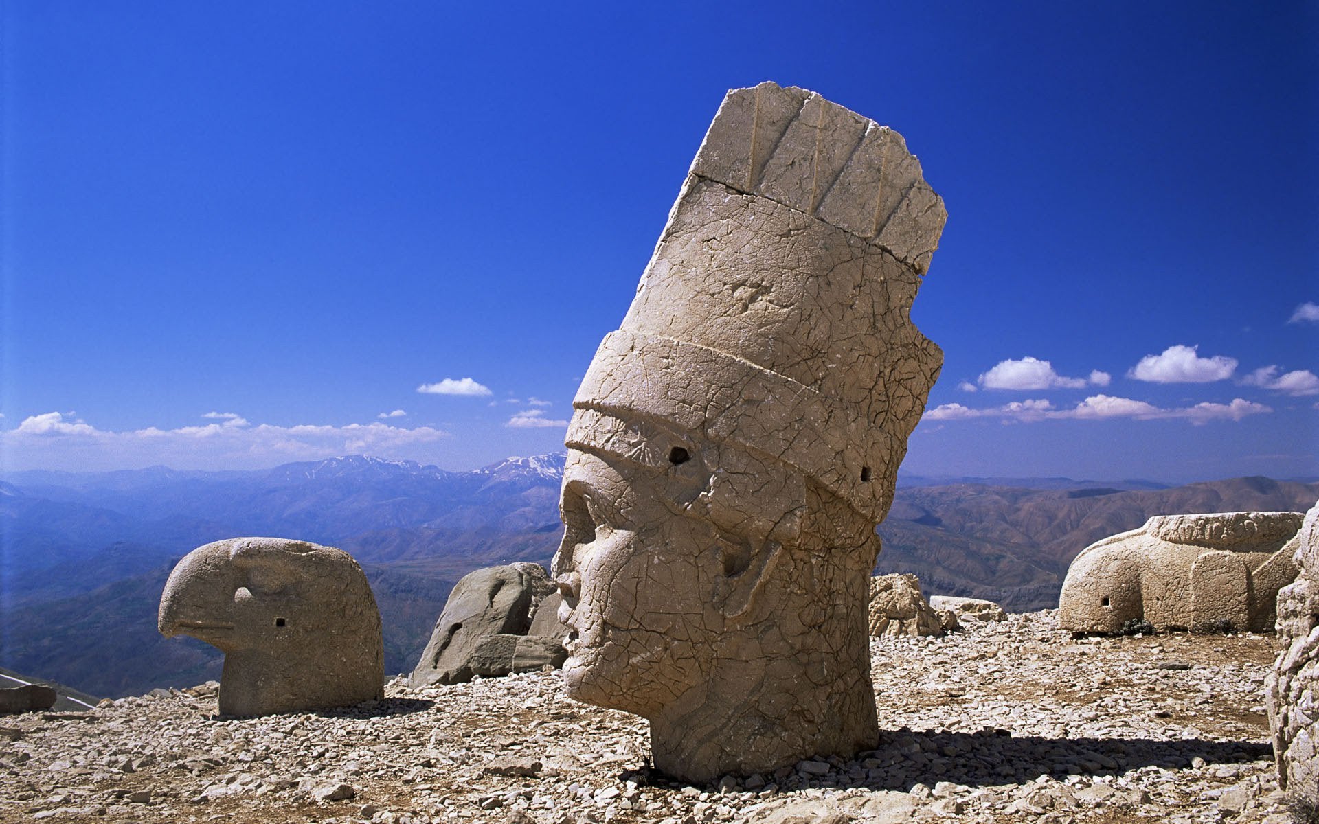 Lateral view of Mithras-Helios-Sol head Mount Nemrut