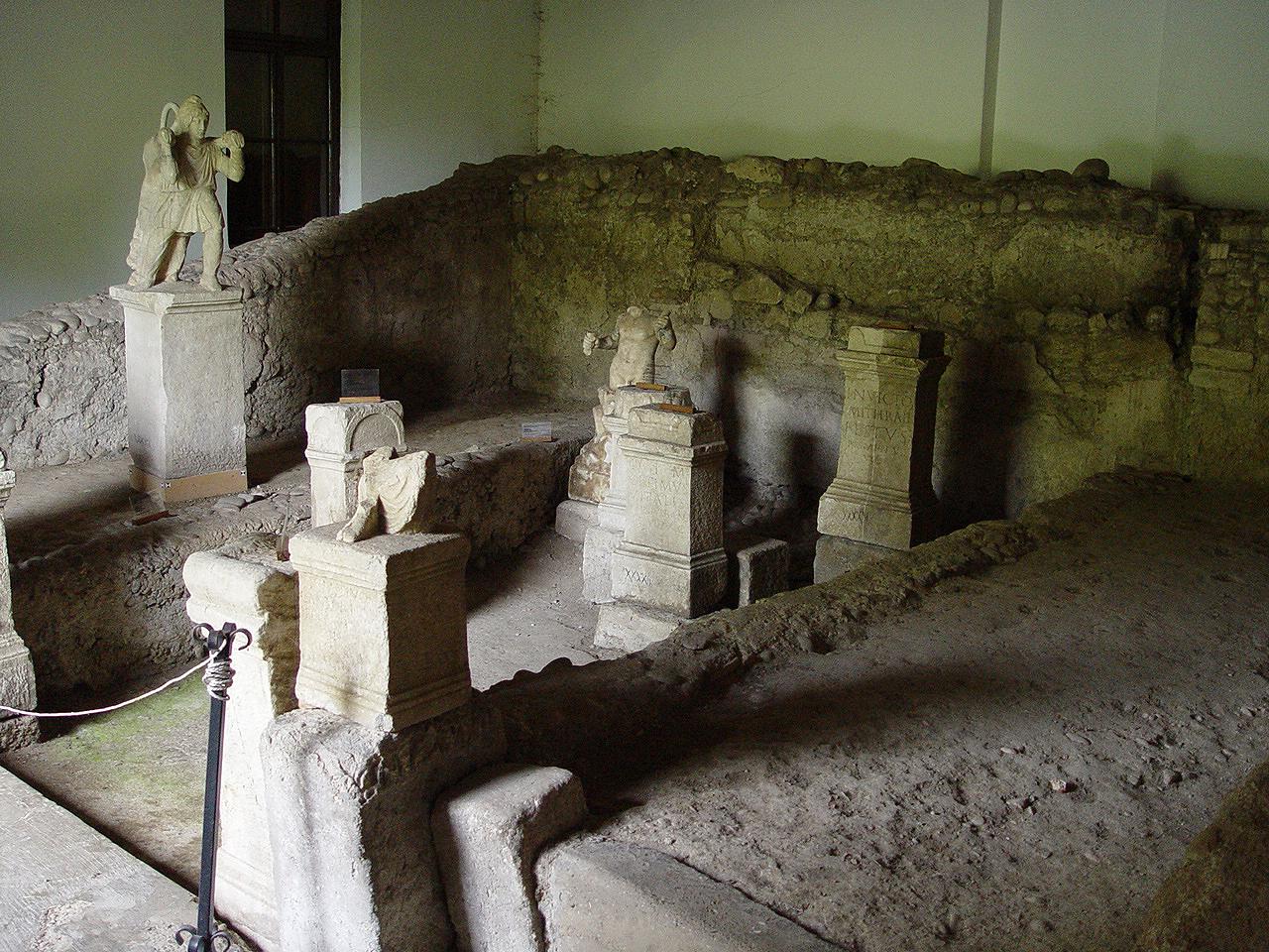Vista interior del Mithraeum I, Ptuj