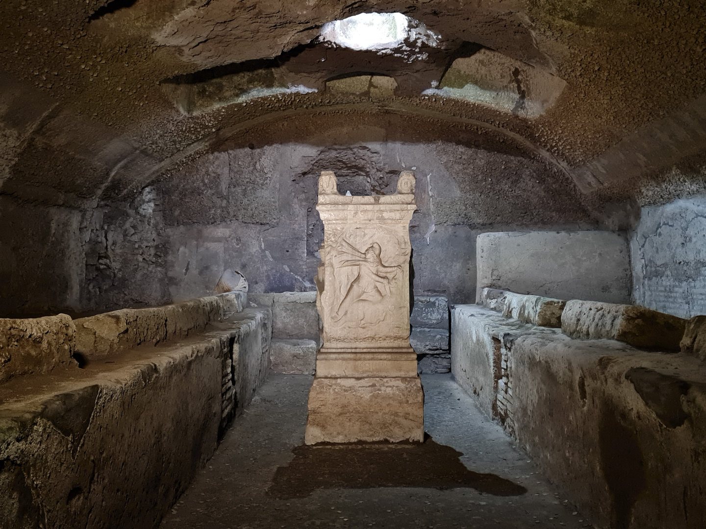 The New Mithraeum / Jona Lendering (CC BY-NC-SA) Interior of the San Clemente Mithraeum.