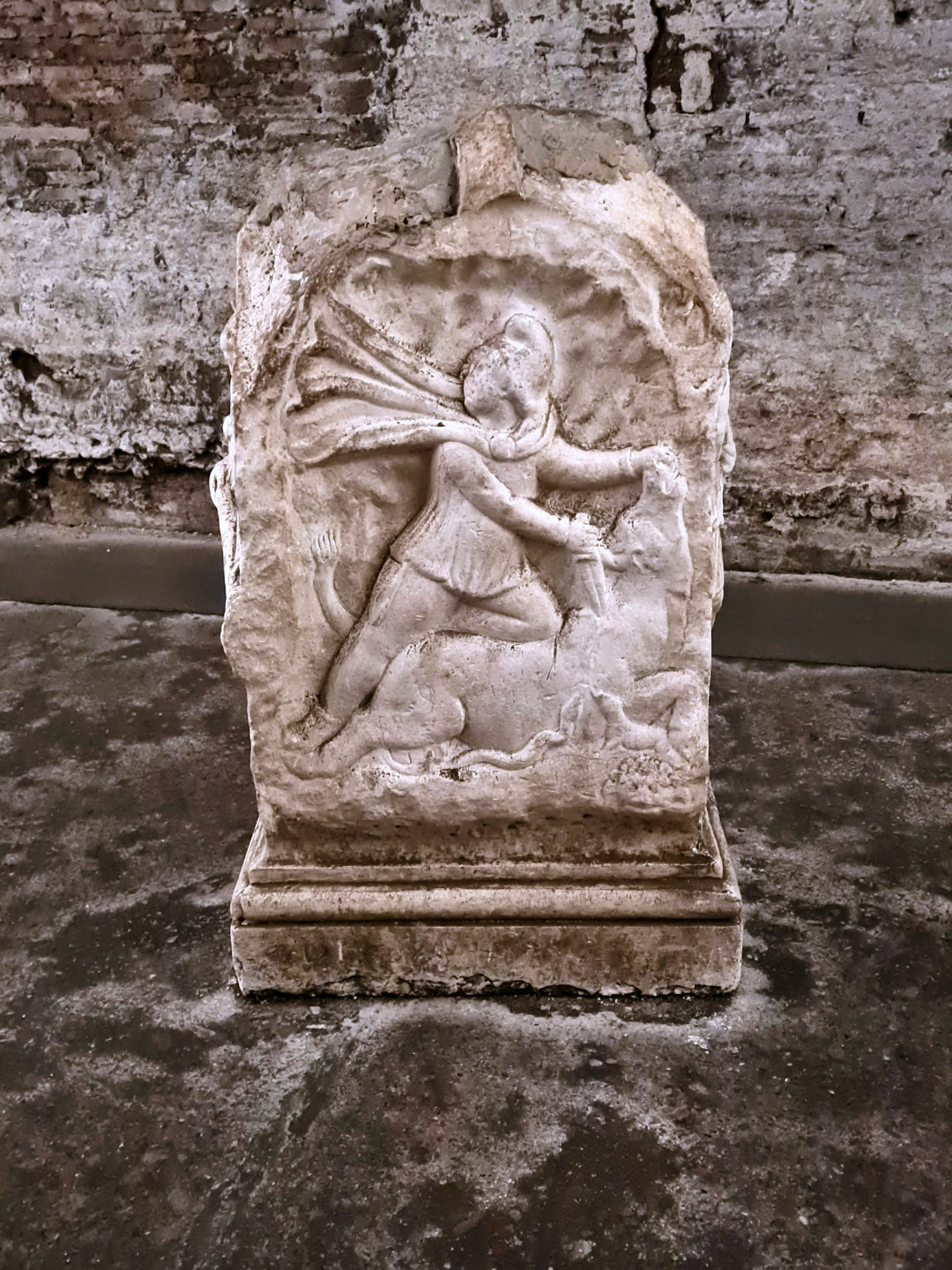 The New Mithraeum / Jona Lendering (CC BY-NC-SA) Main altar with Tauroctony from the San Clemente Mithraeum.
